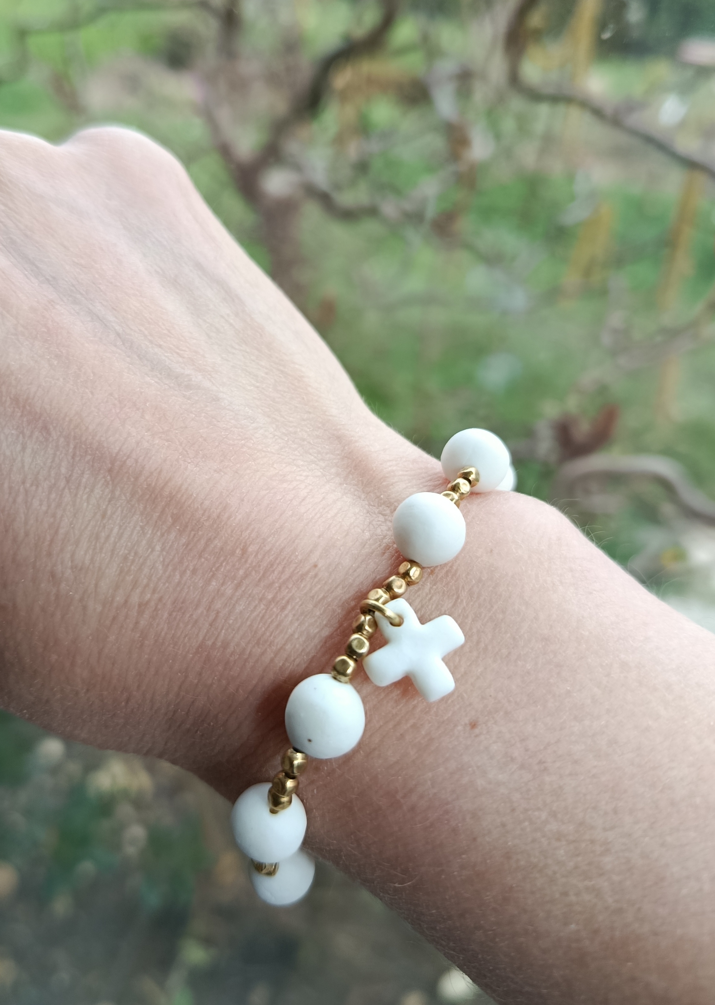 Bracelet dizainier perles porcelaine et croix