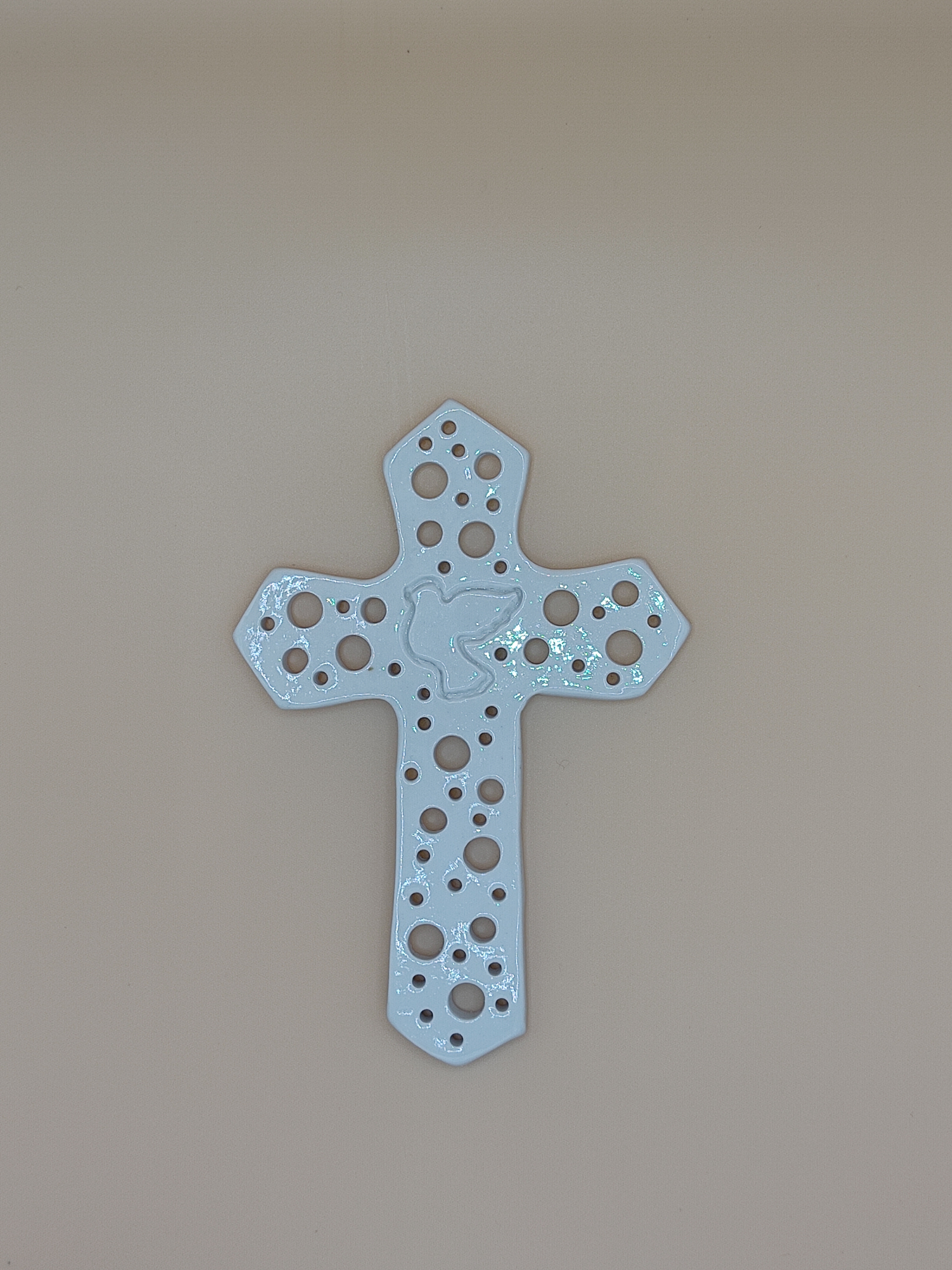 Croix décorative en porcelaine