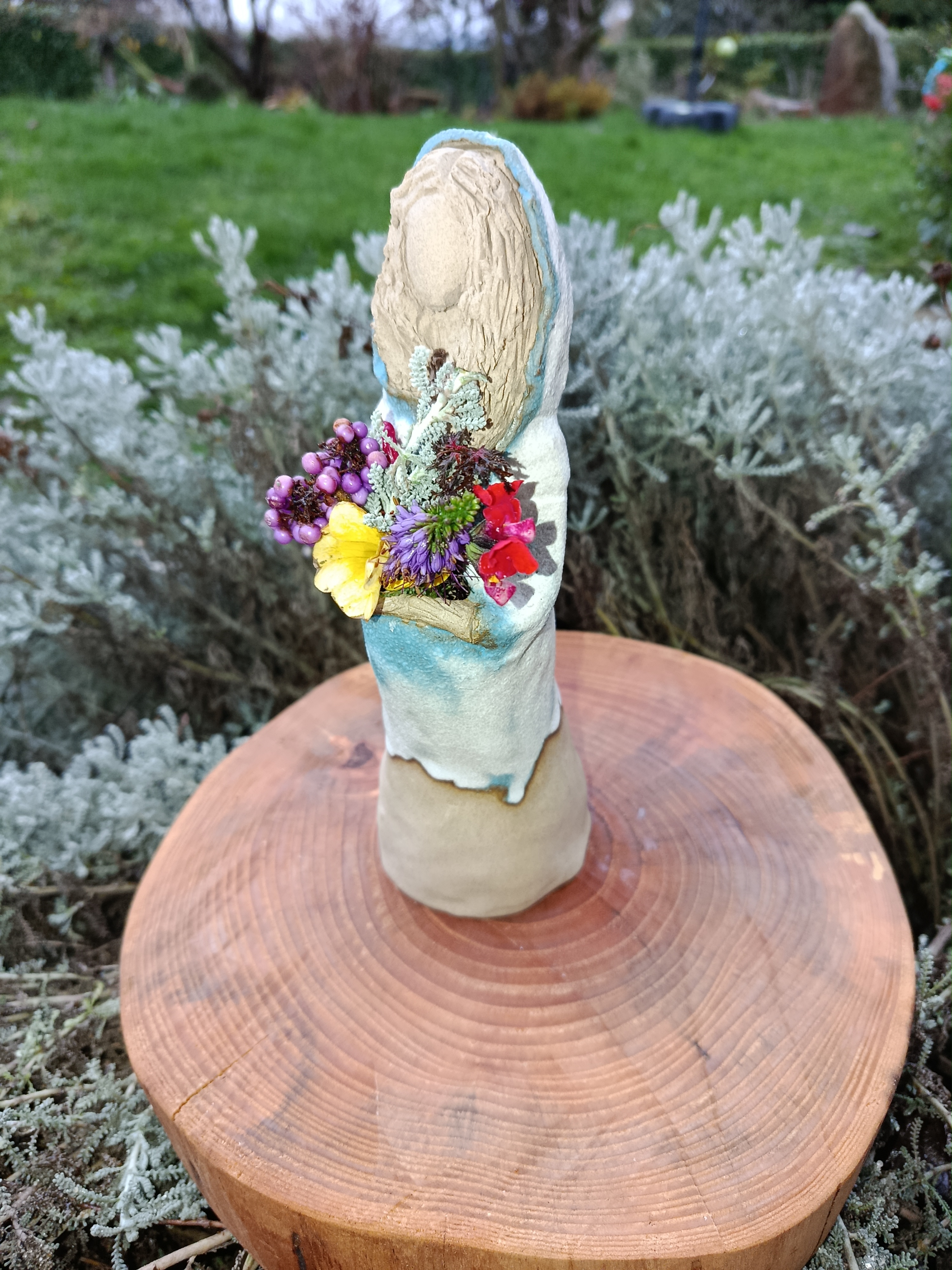 Statuette de Marie en attente