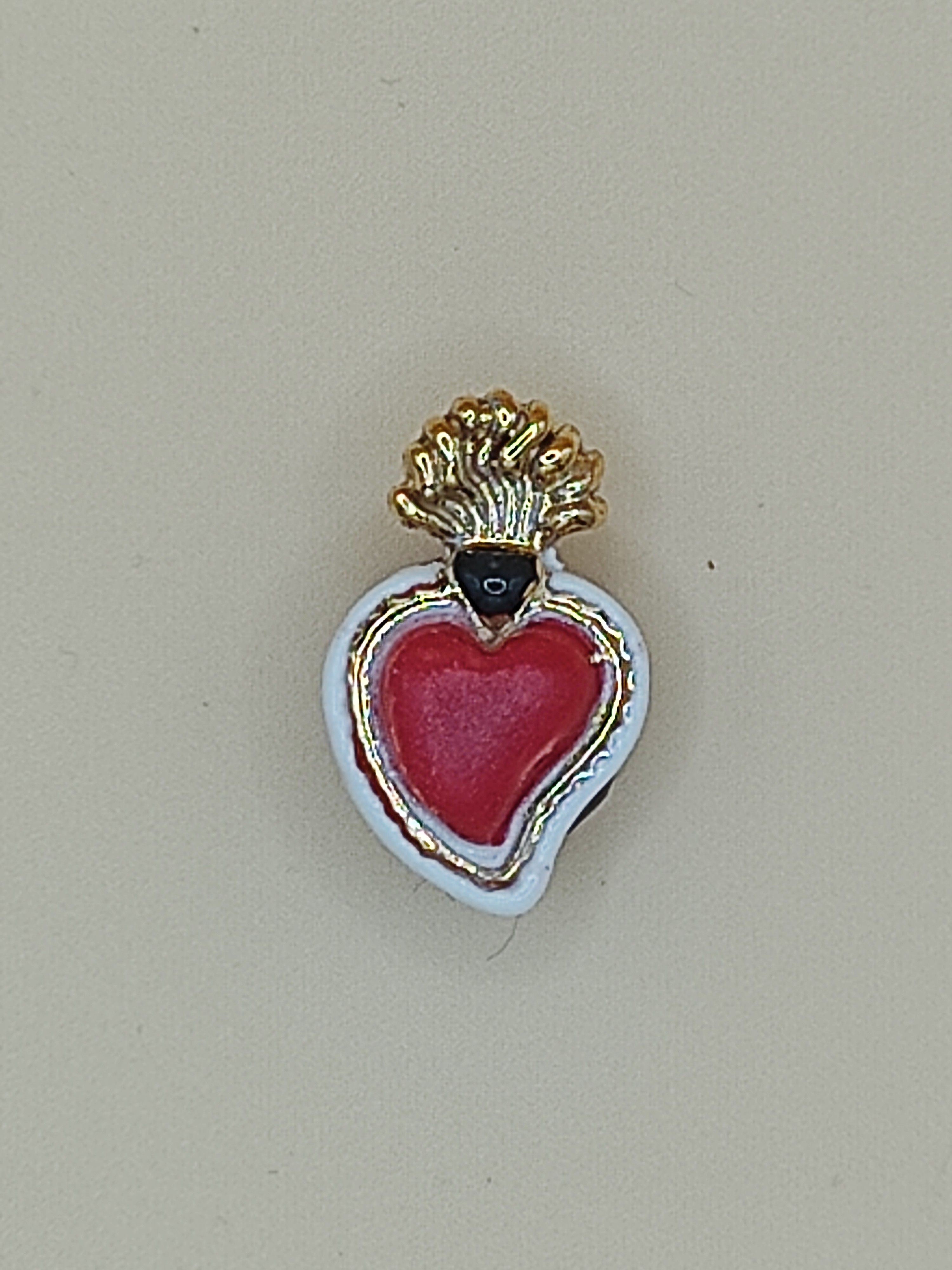 Broche Cœur Sacré émaillée et ornée d'or