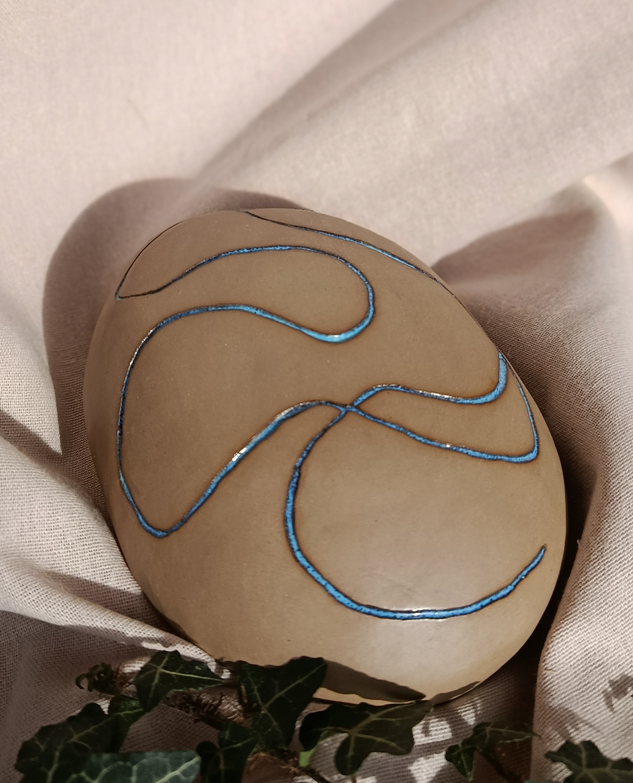 Galet décoratif en grès roux