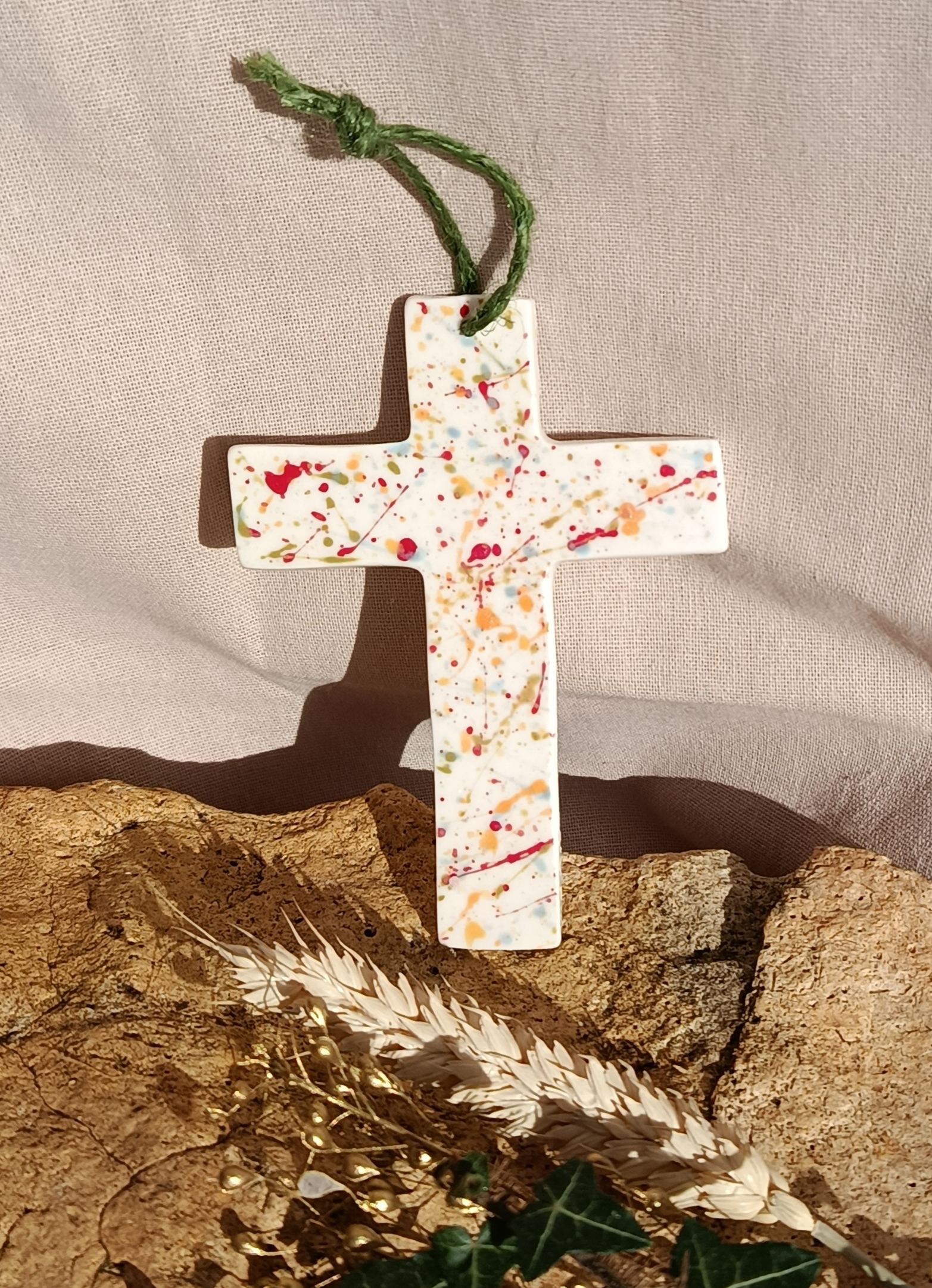 Croix en porcelaine