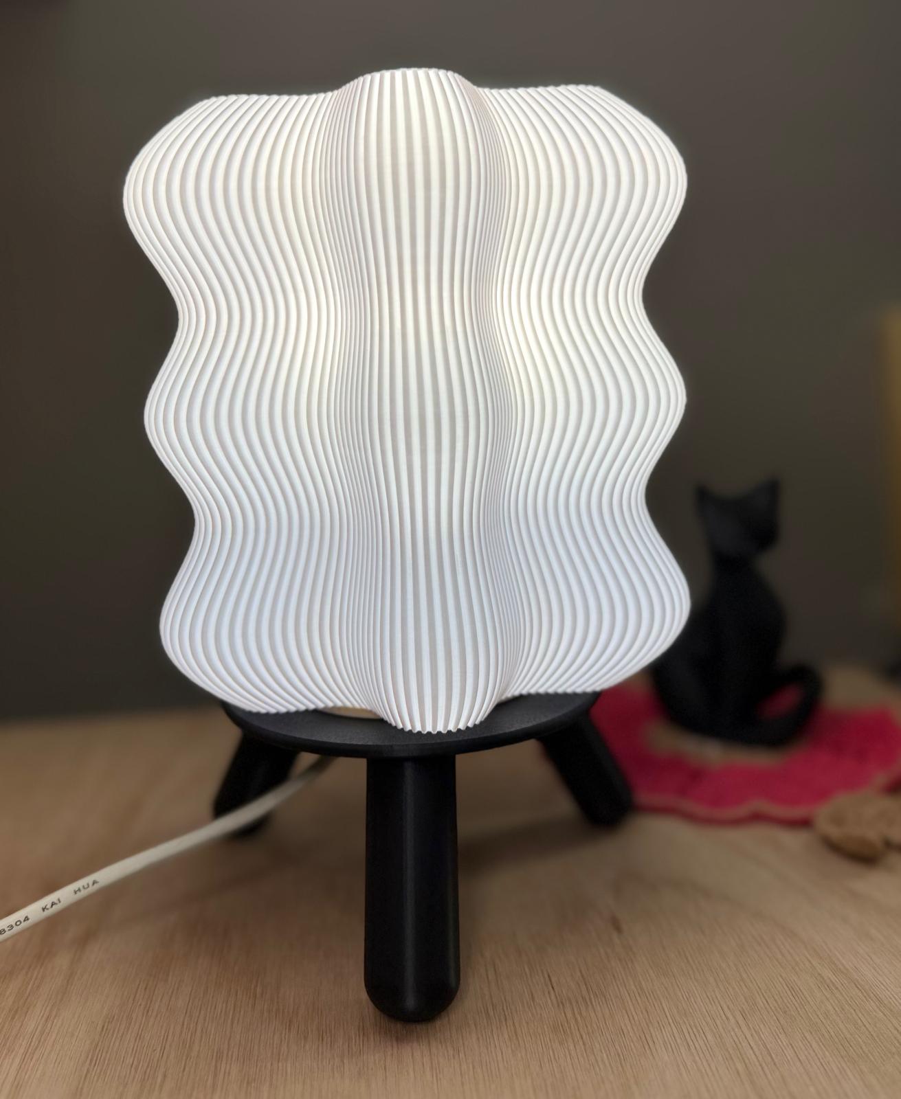 Lámpara WAVE – 25 x 17 cm (Mesa, luz suave + diseño premium)