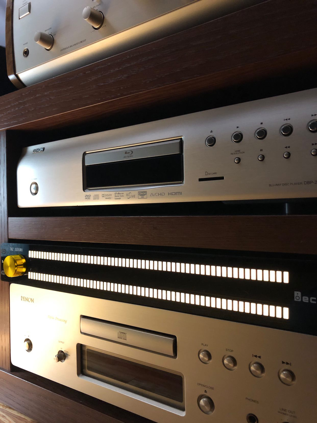 Decibelvibe TNZ SGVUM6 - Audio Graphic VU Meter (Gold)