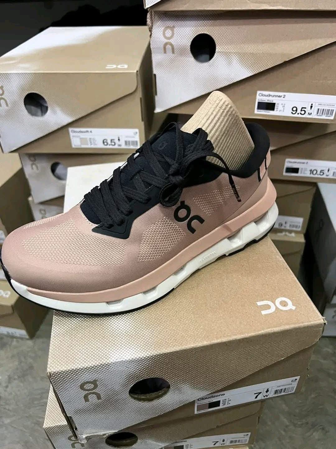 ON Cloudmonster Running  Shoes