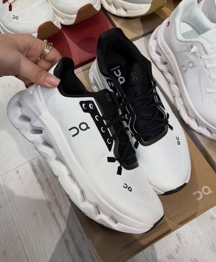 ON Cloudmonster Running Shoes