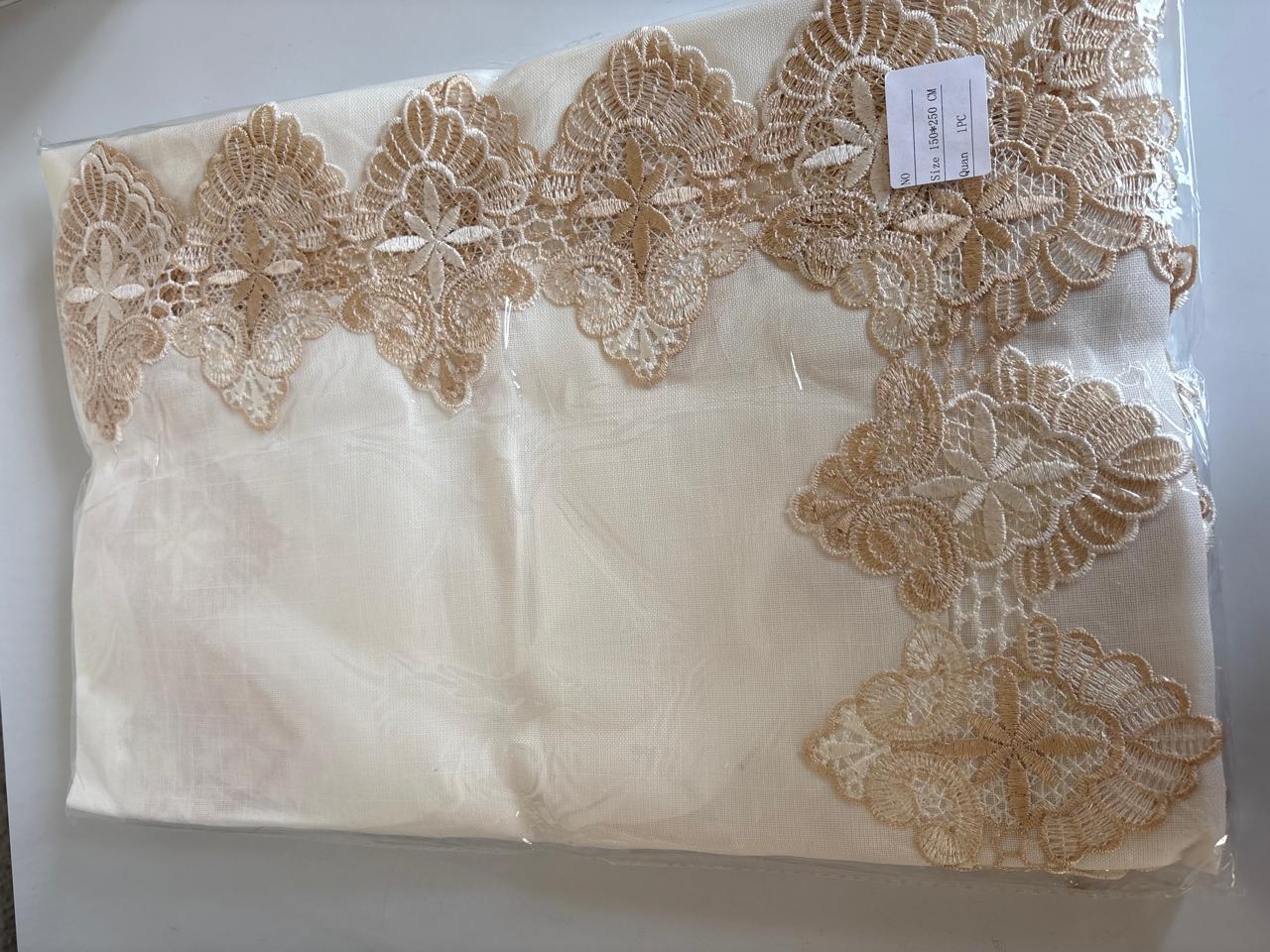 Toalha de Mesa com Renda