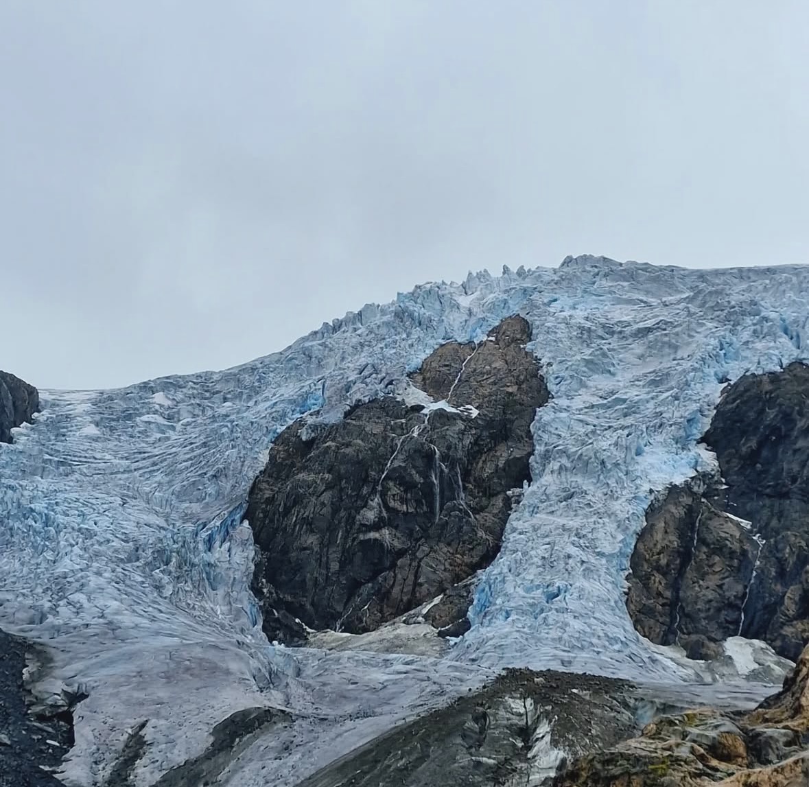 CASCADAS, GLACIARES Y PAISAJES DE HARDANGER.