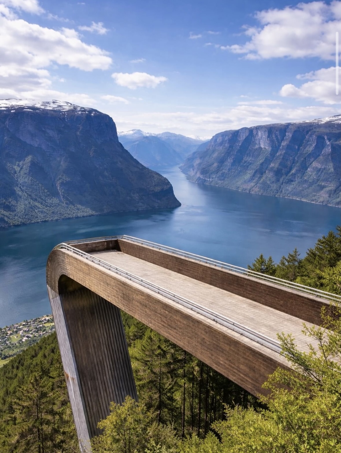 ENTRE CASCADAS Y FIORDOS ETERNOS