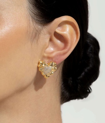 Brinco Coração com Mini Zircônias 