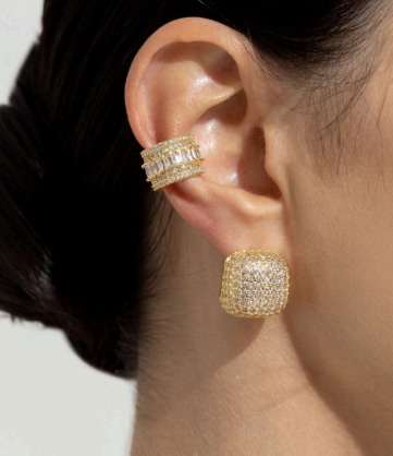 Brinco Cravejado e Piercing Fake