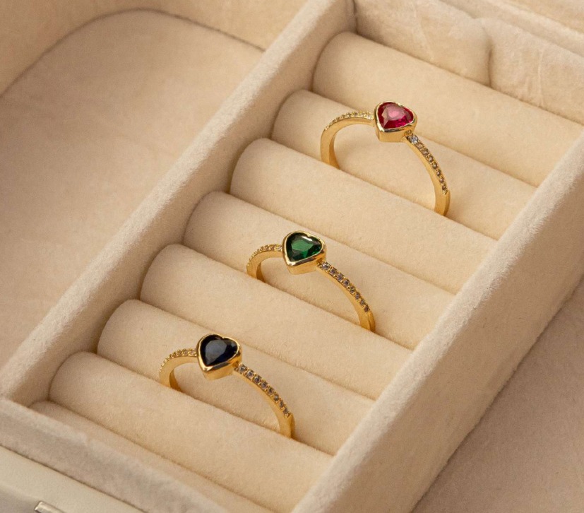 Anel Coração com Pedras Coloridas