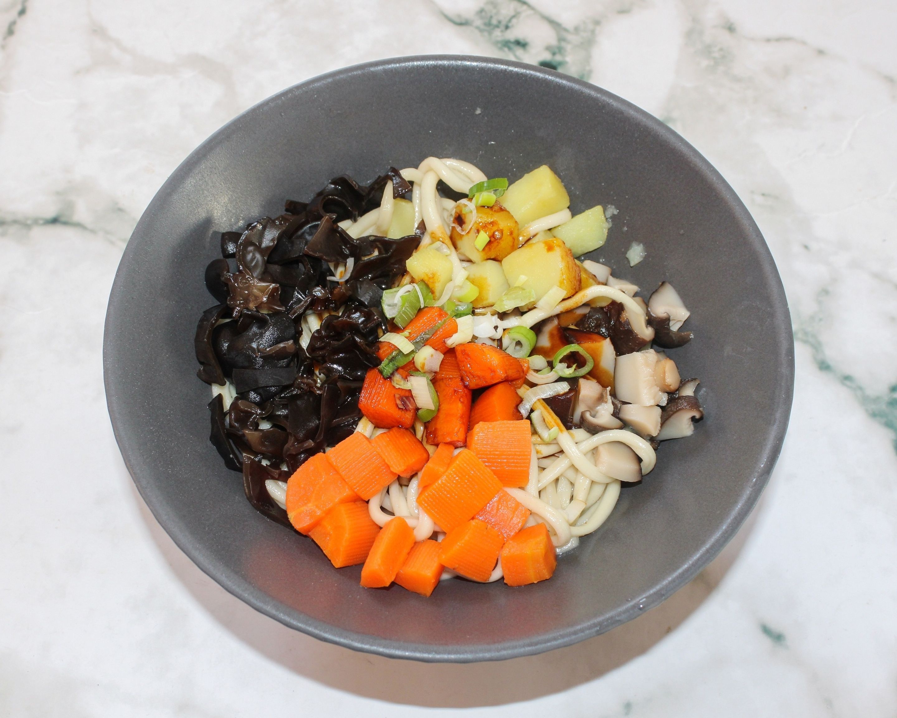 Trockene gerihrte Nudeln - Vegetarisch