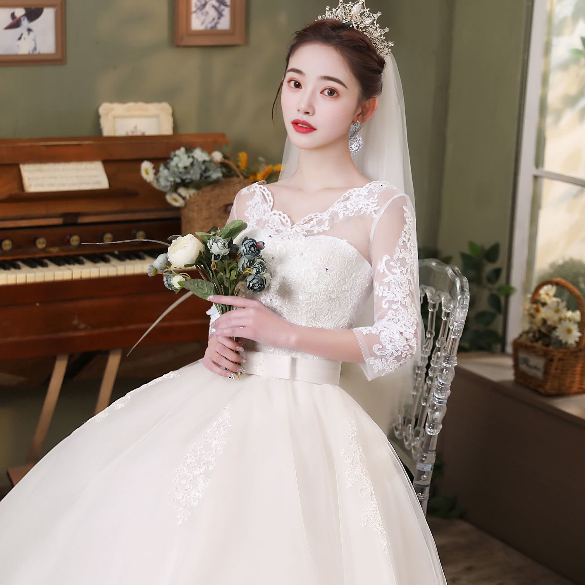 Elegant Lace Bridal Gown