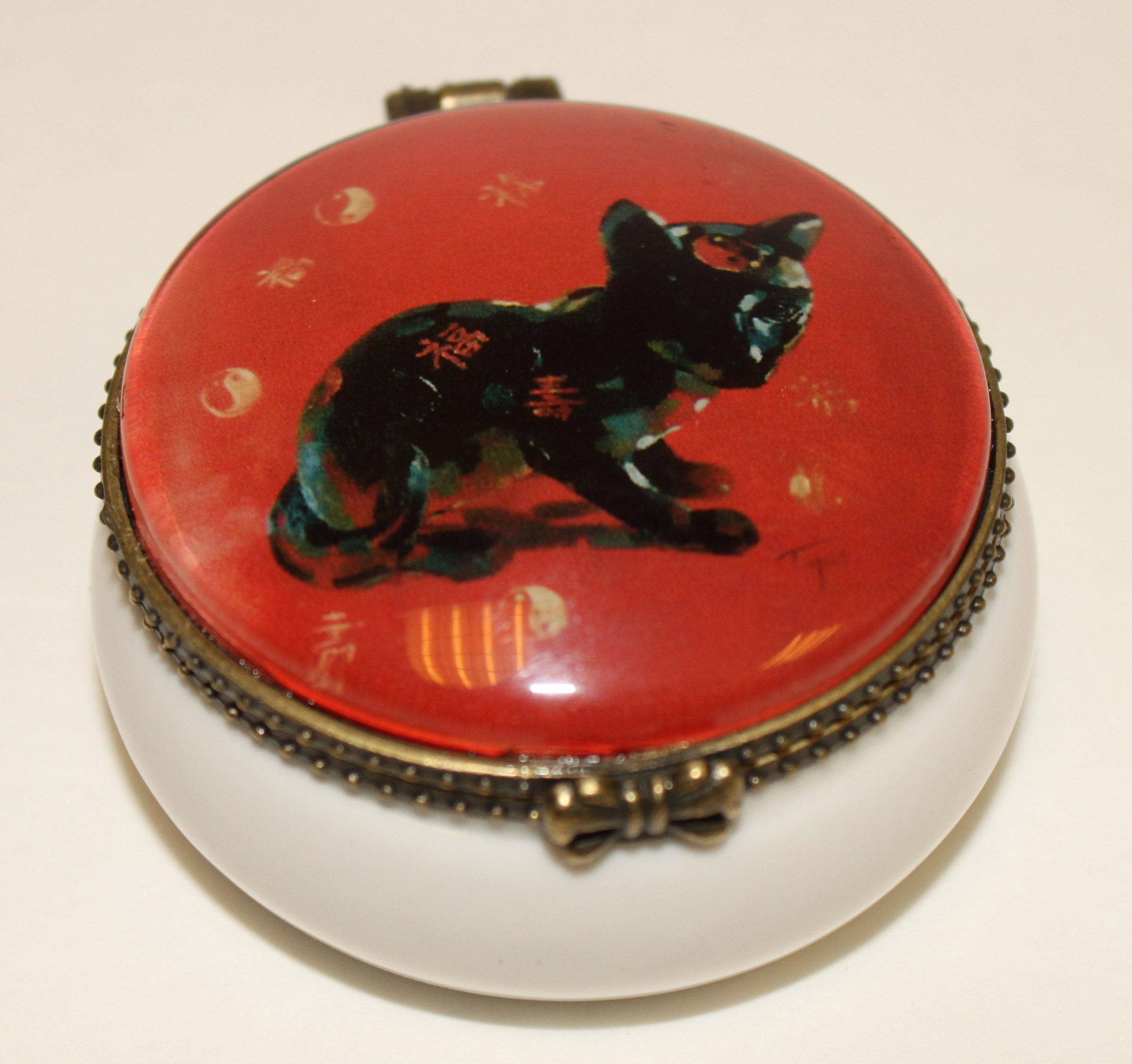 Boîte chat noir symbole chinois 