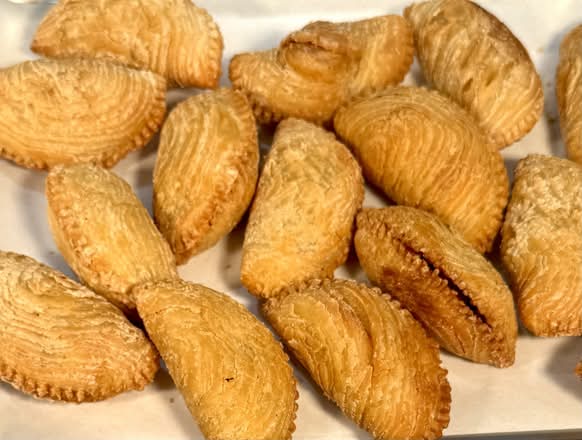 Flaky Curry Puffs