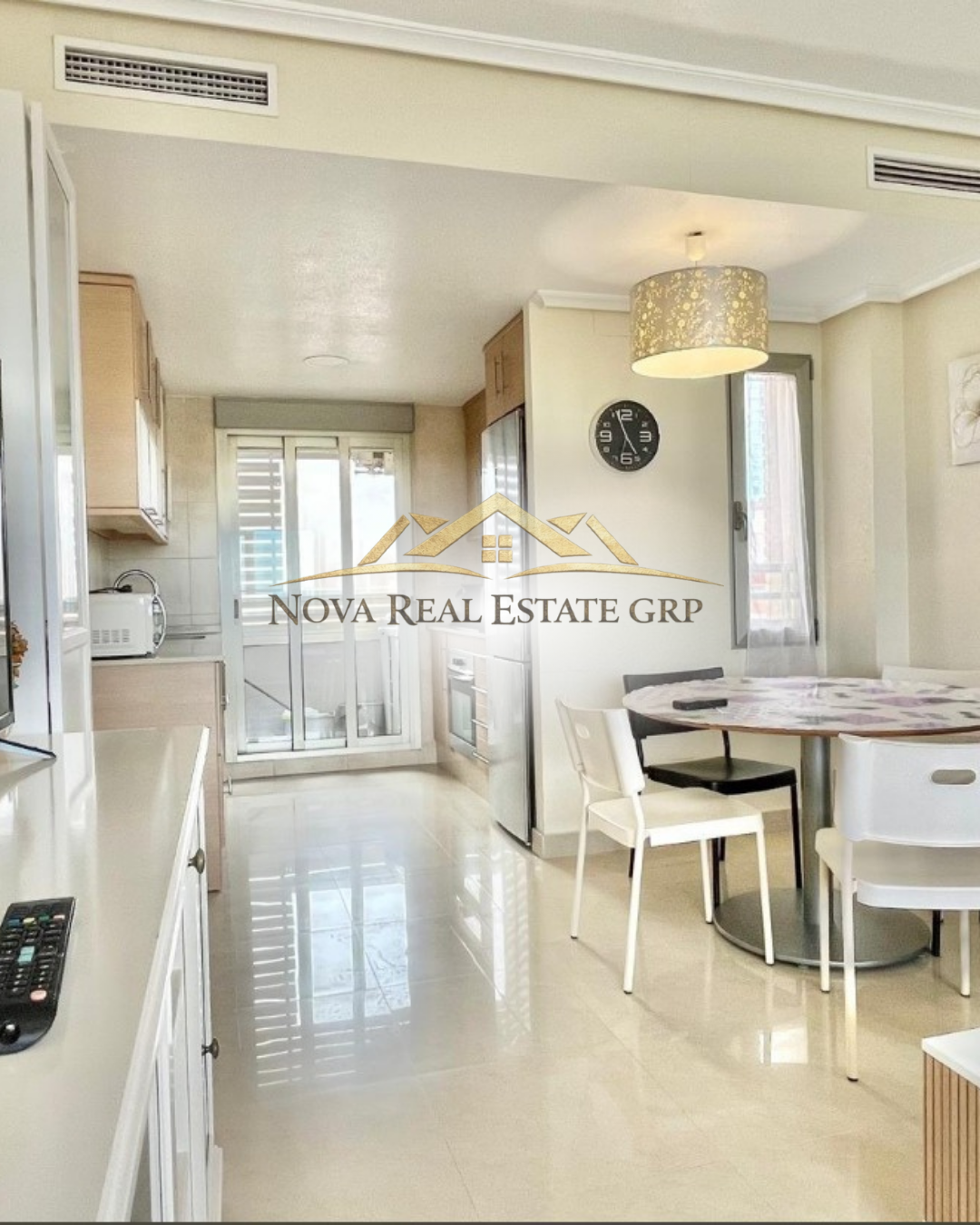 Apartamento moderno con piscina