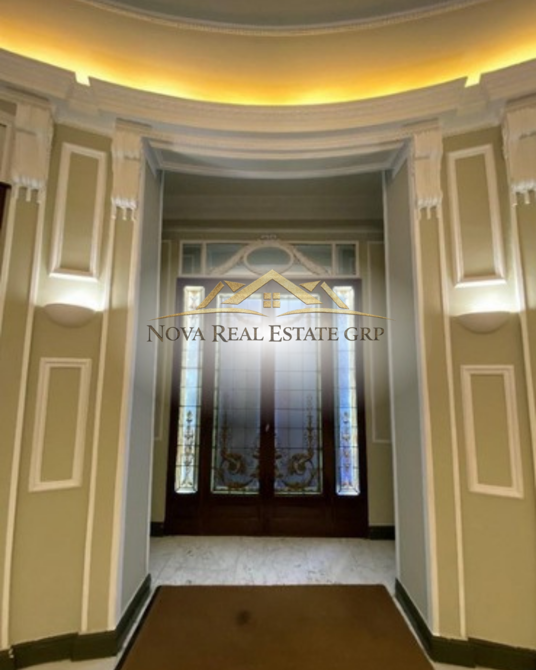 Elegante edificio en el centro de la ciudad