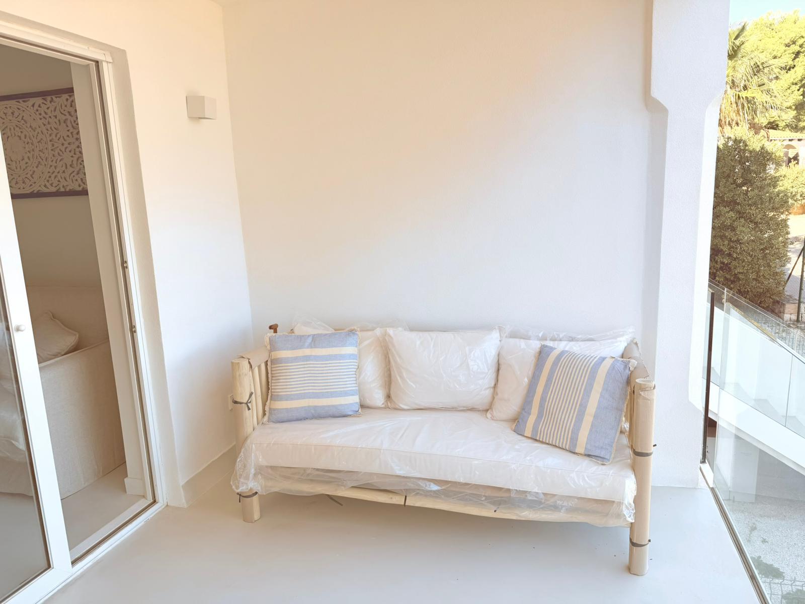 Cozy Balcony Suite Booking