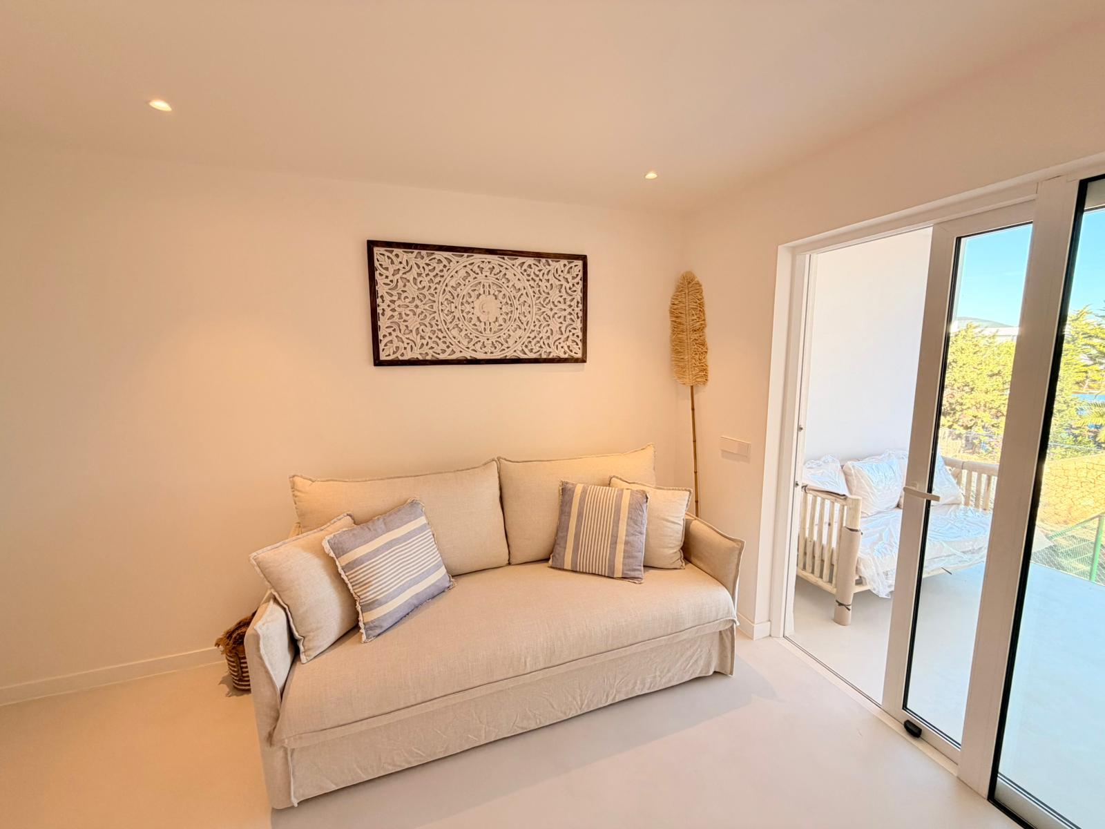 Cozy Balcony Suite Booking