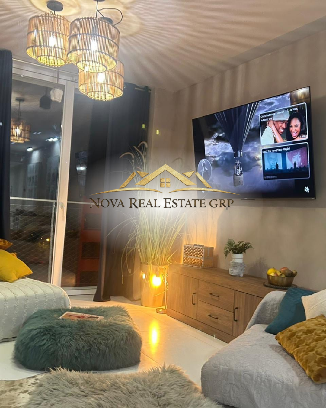 Pent house moderno con sala de estar luminosa