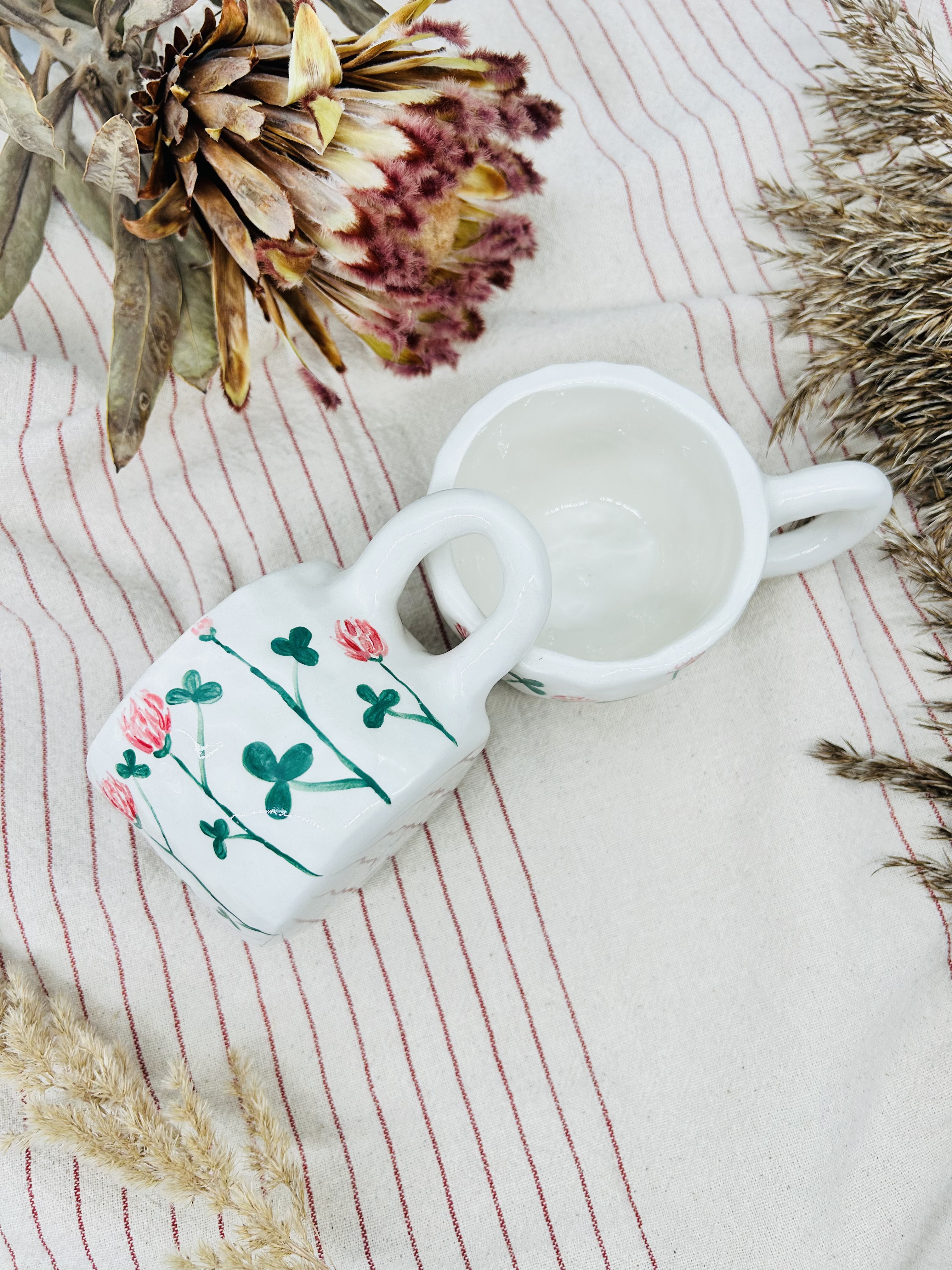 Puodelis Dobilų pieva