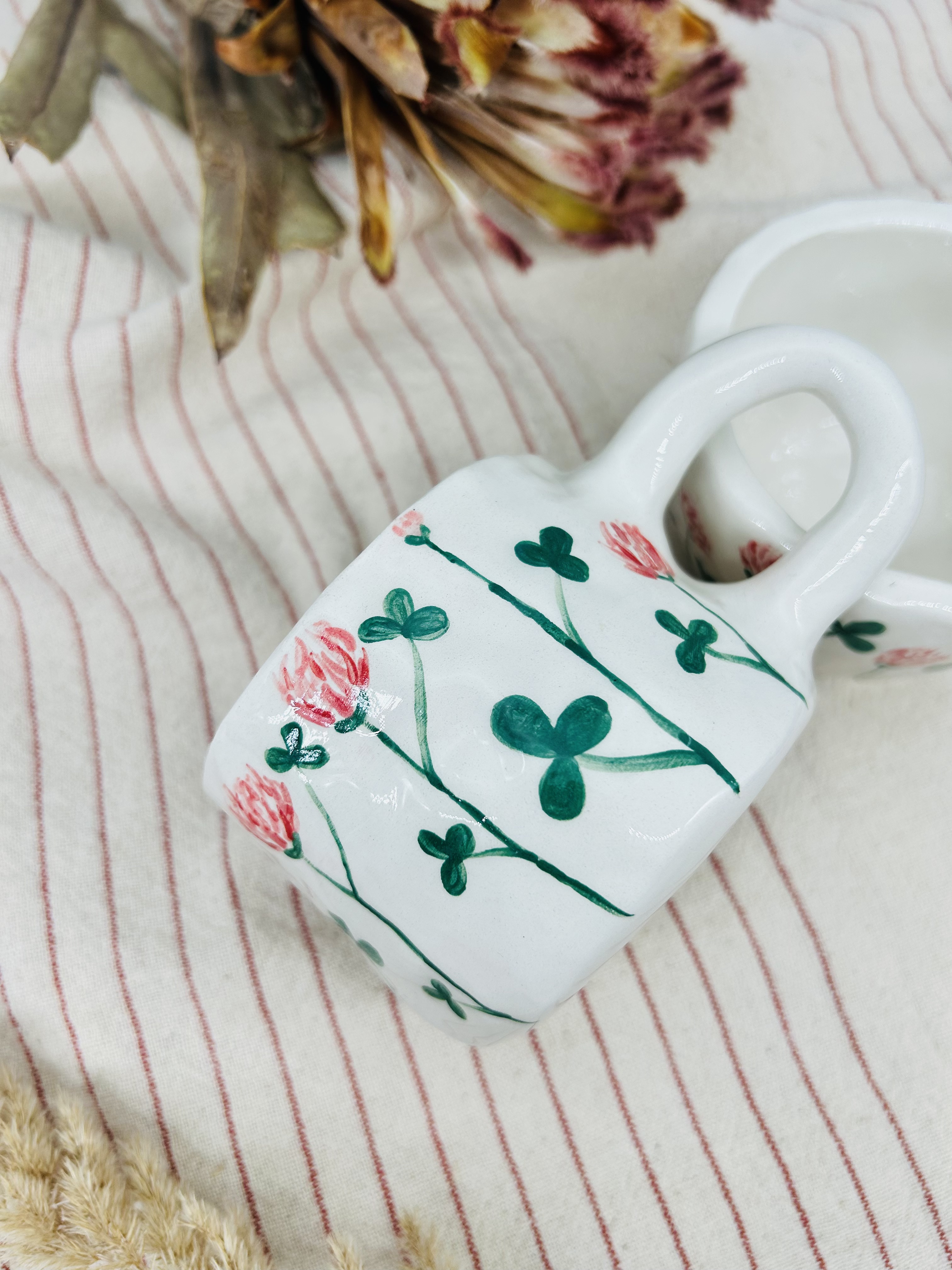 Puodelis Dobilų pieva