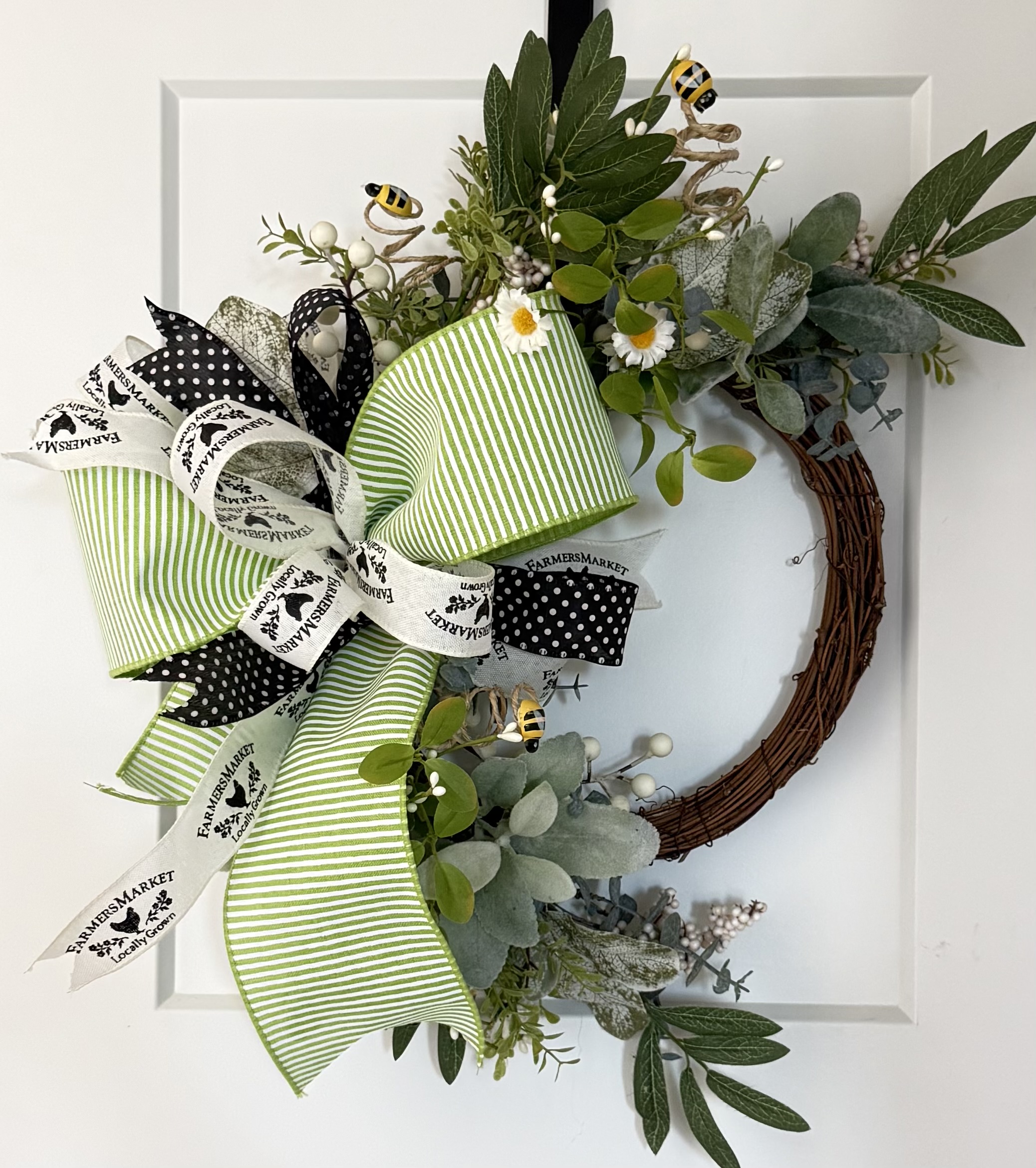Spring Bee Floral Wreath