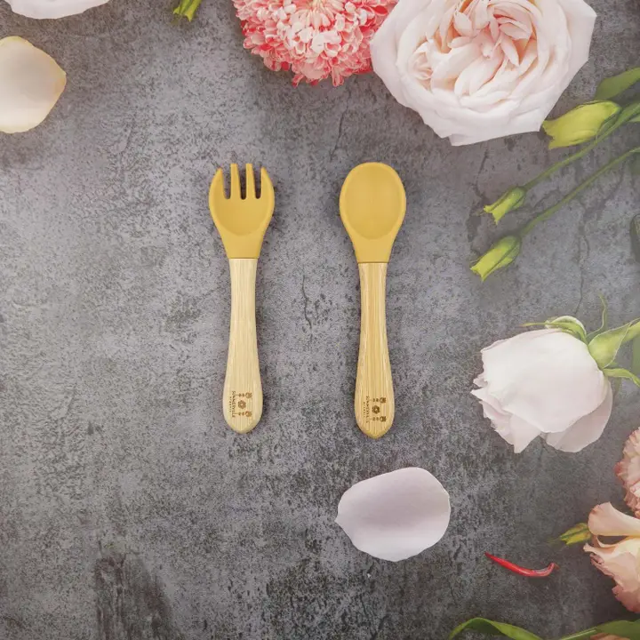 Kūdikių valgymo įrankių rinkinys – bambukas + silikoninas GELTONA