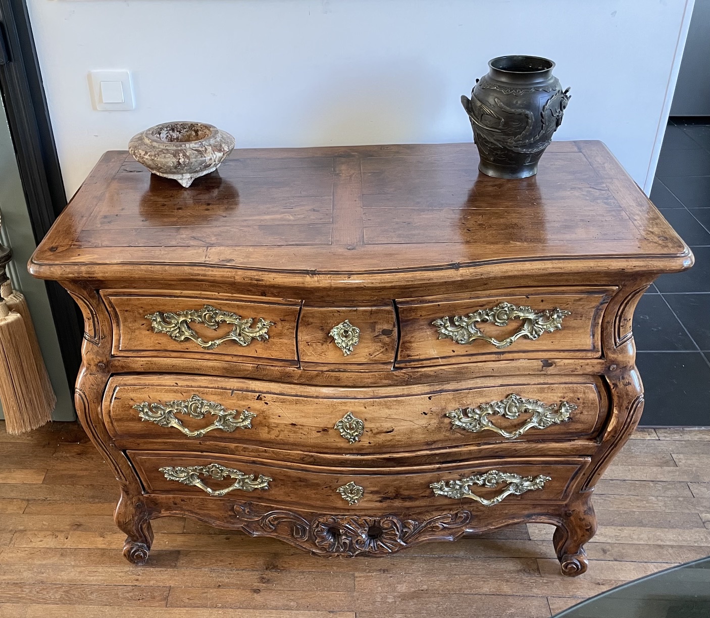COMMODE TOMBEAU STYLE LOUIS XV
