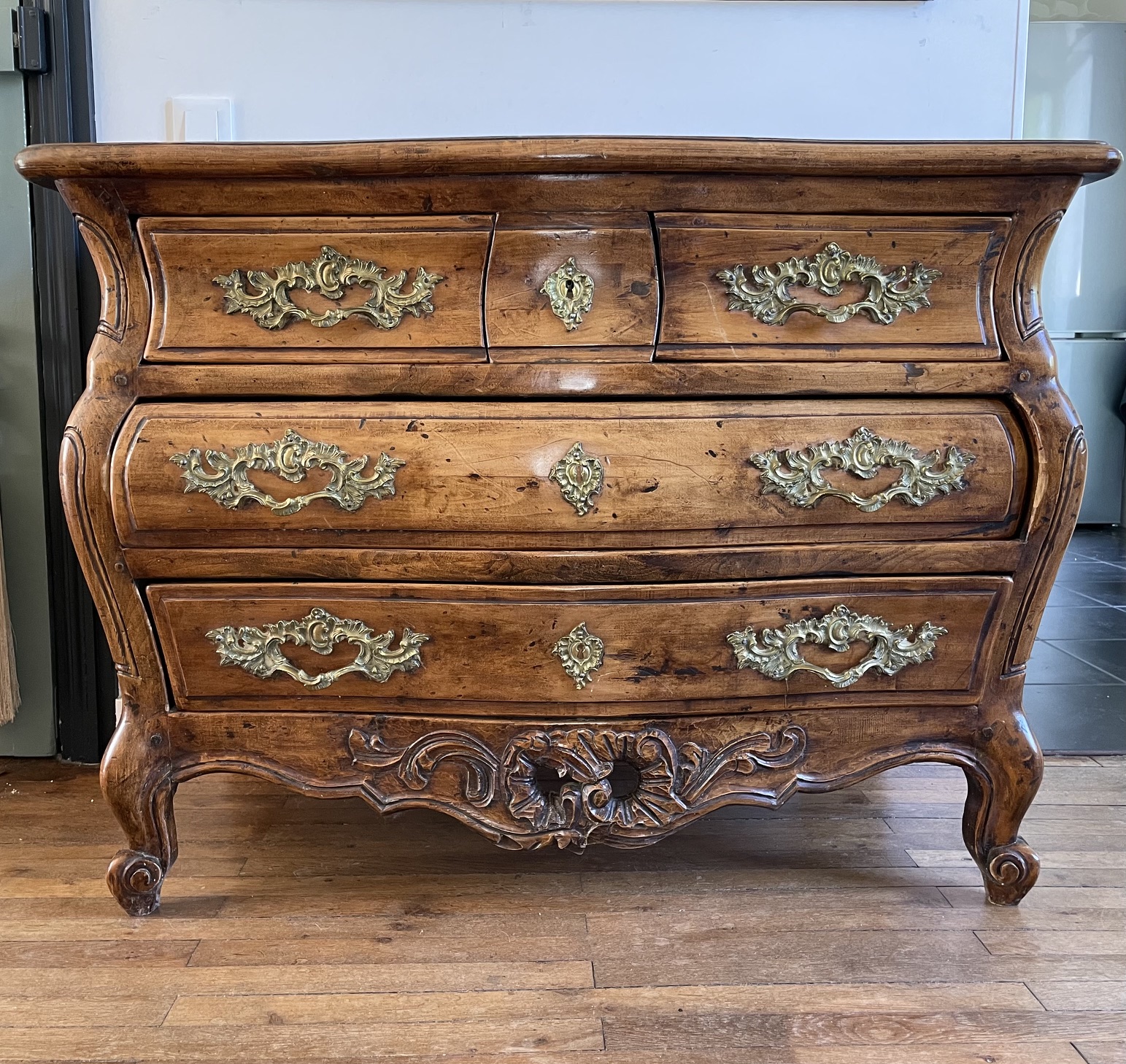 COMMODE TOMBEAU STYLE LOUIS XV