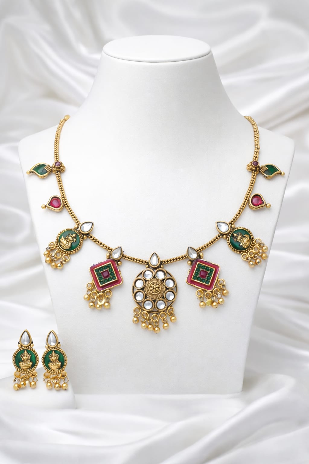Traditional Kundan Necklace Set