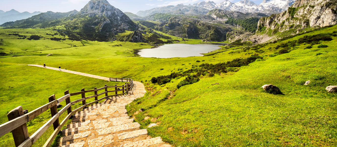 Picos de Europa: caminar entre el mar y las montañas