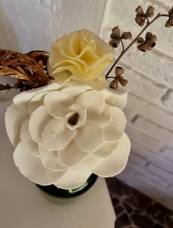 Flor decorativa simil...