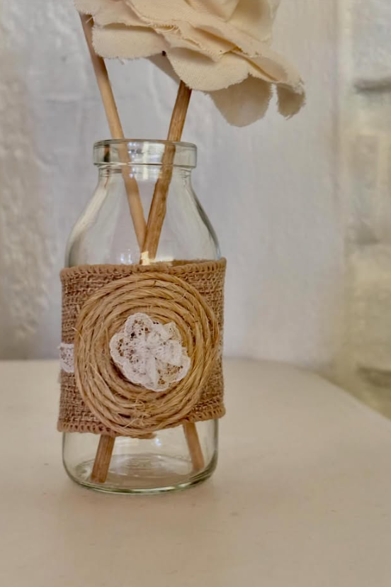 Adorno con flores de tela