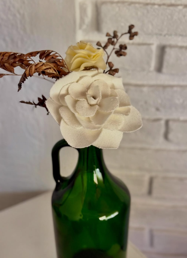 Flor decorativa simil...