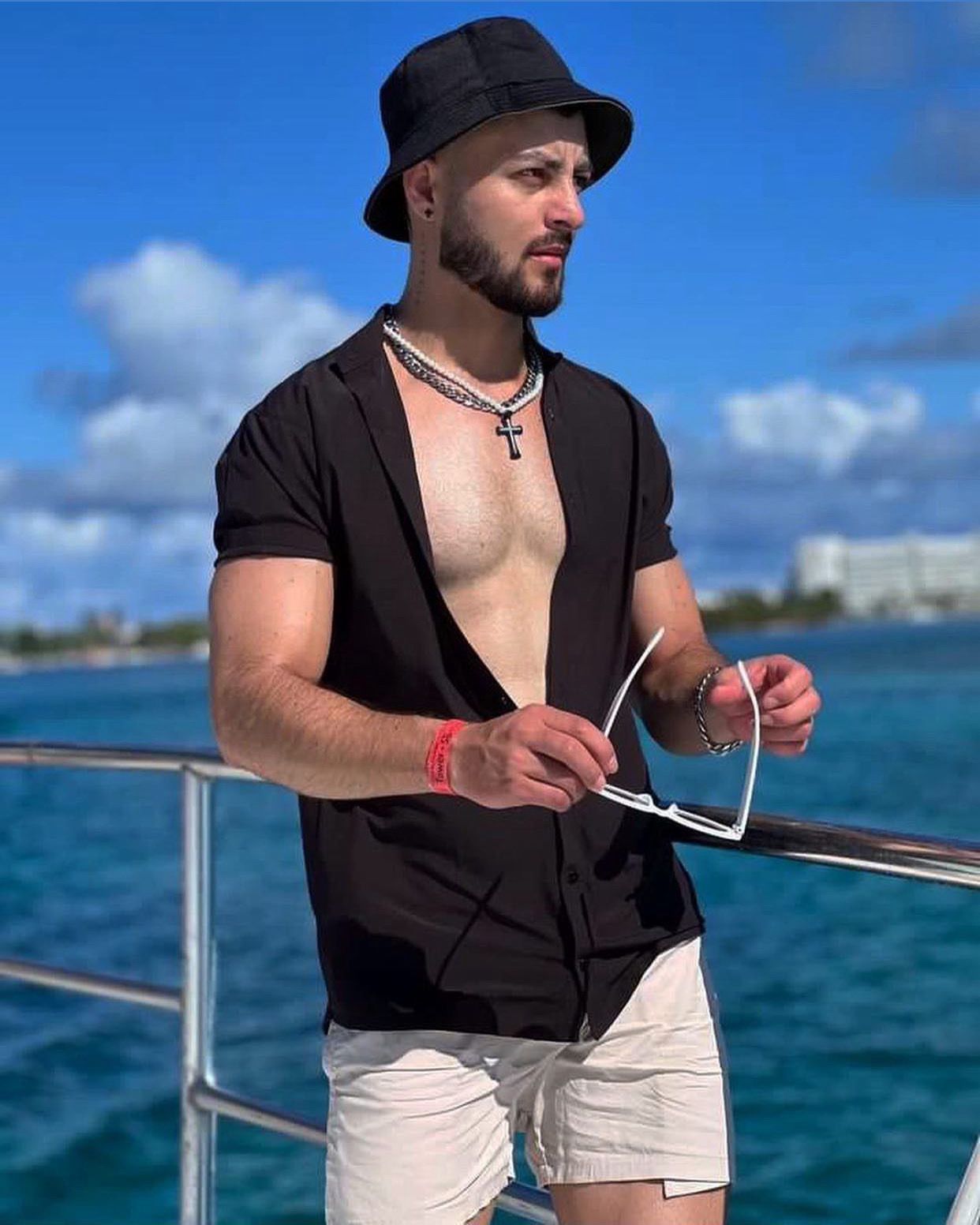 Camisa de playa y short Caqui