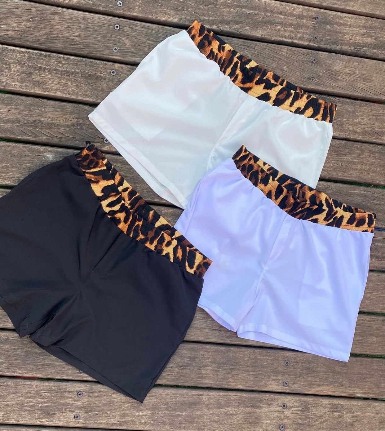 Shorts de playa con cintura animal print