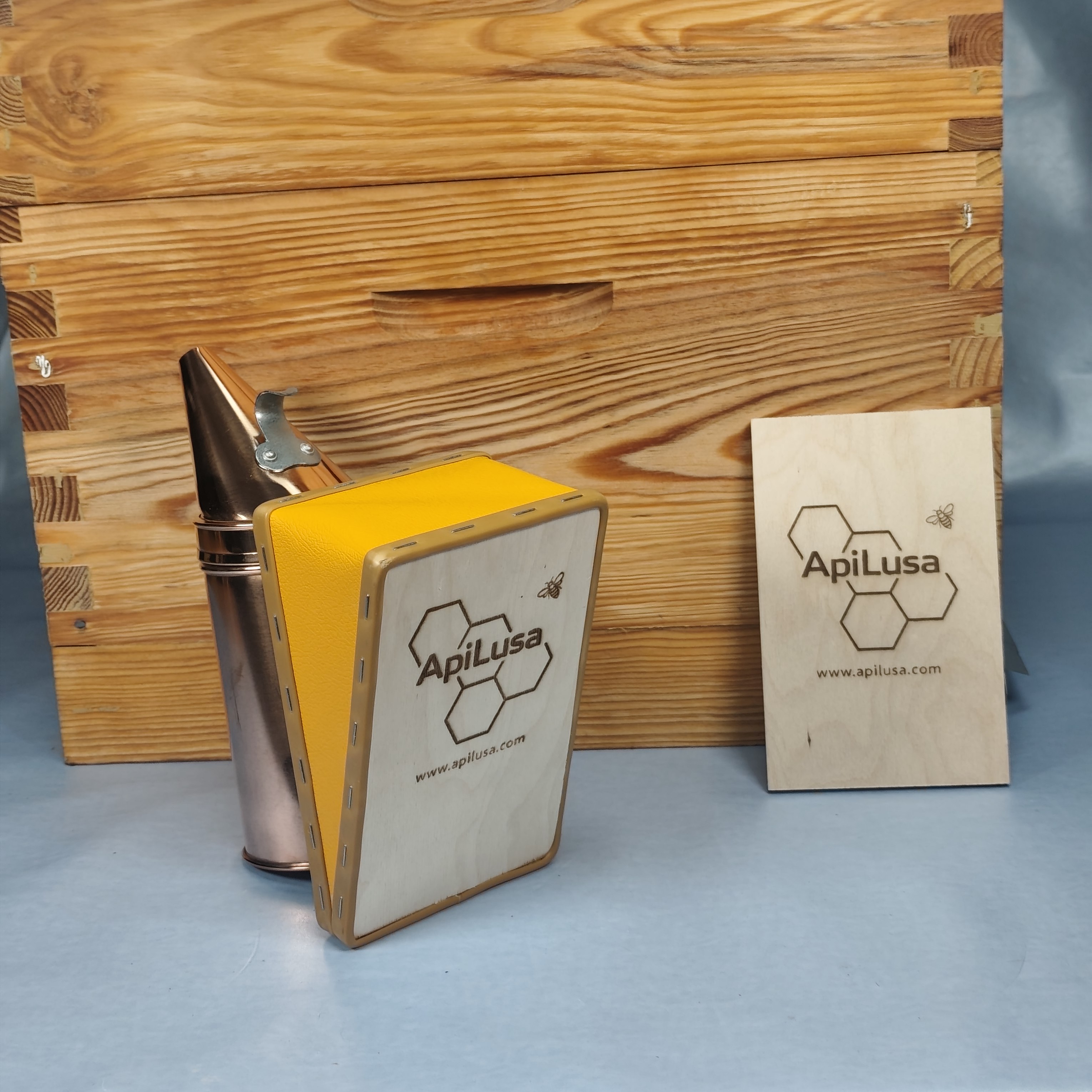 Medium Bee Copper Smoker