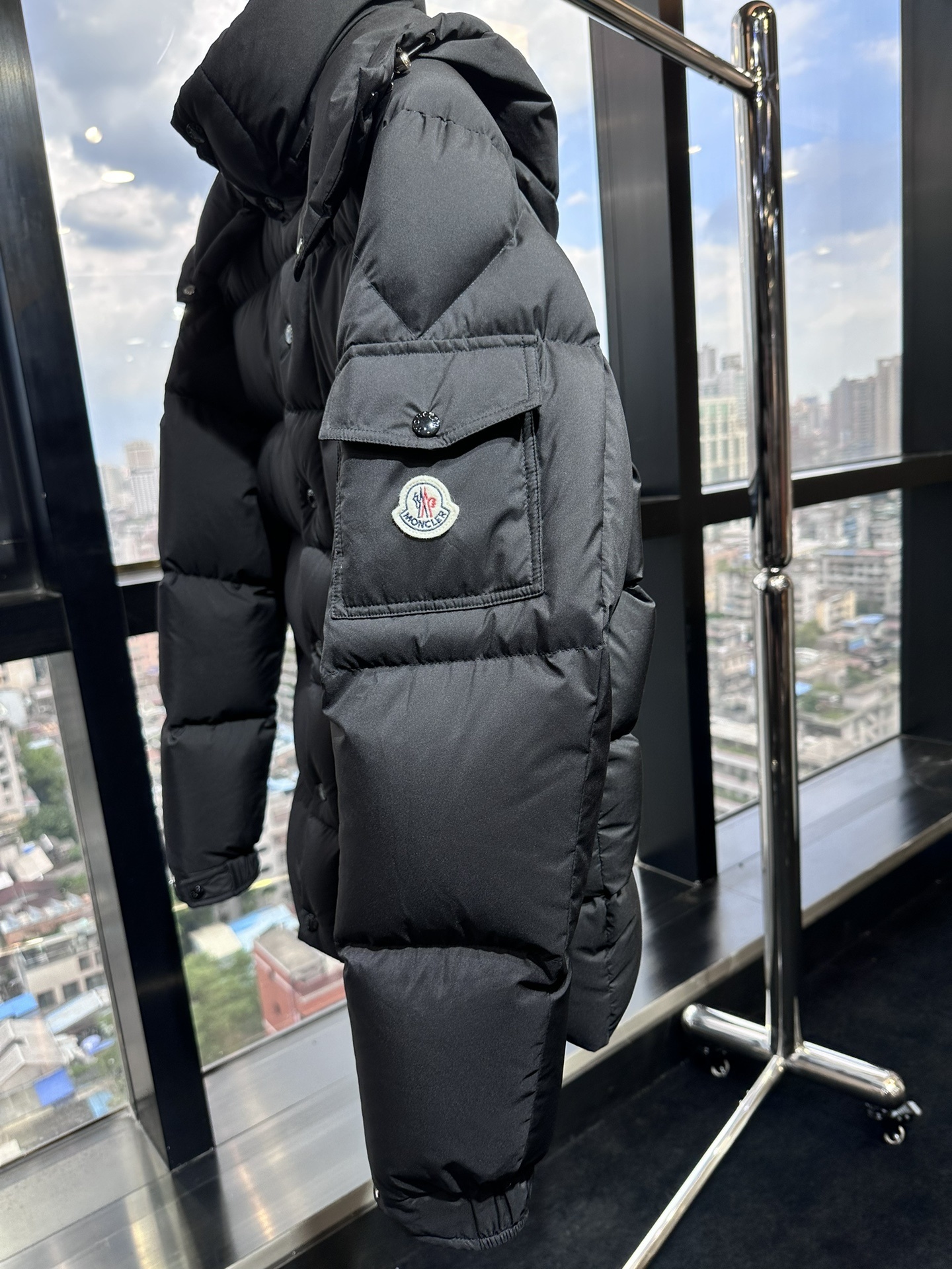 Moncler Maya 70 Hooded Short Down Jacket