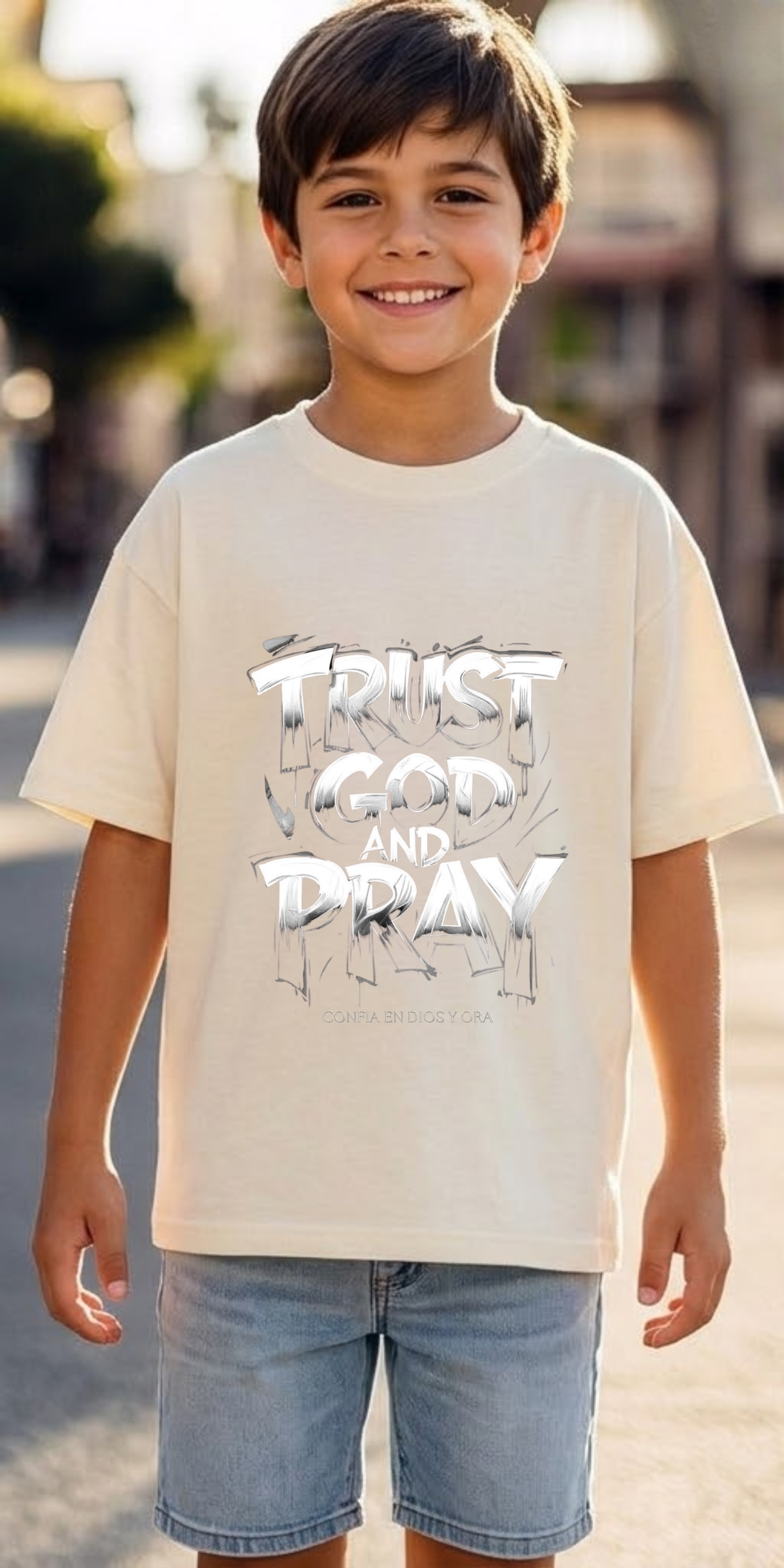 Remera Infantil 'Trust God and Pray'