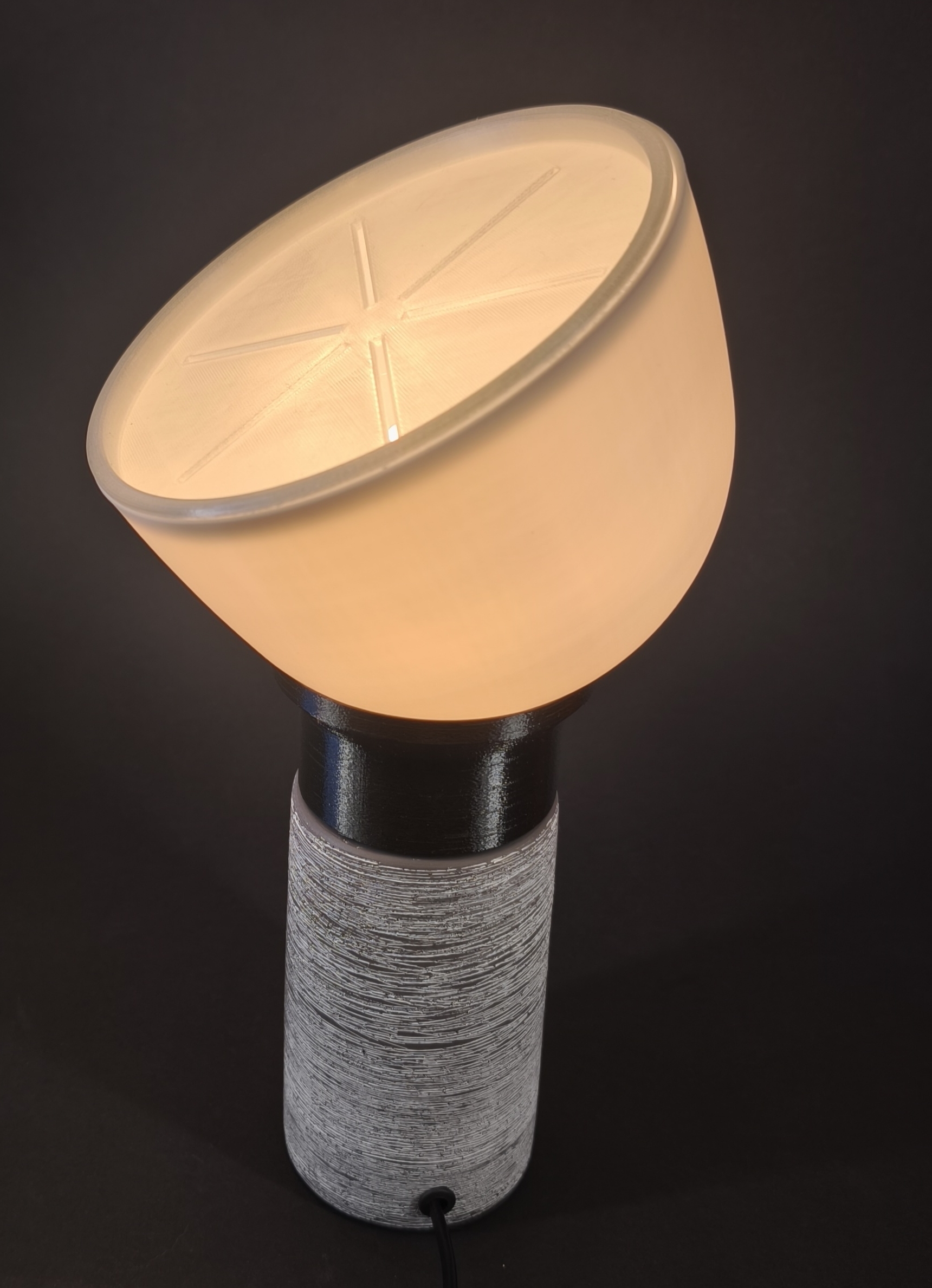SPOTLIGHT - Design Tischlampe
