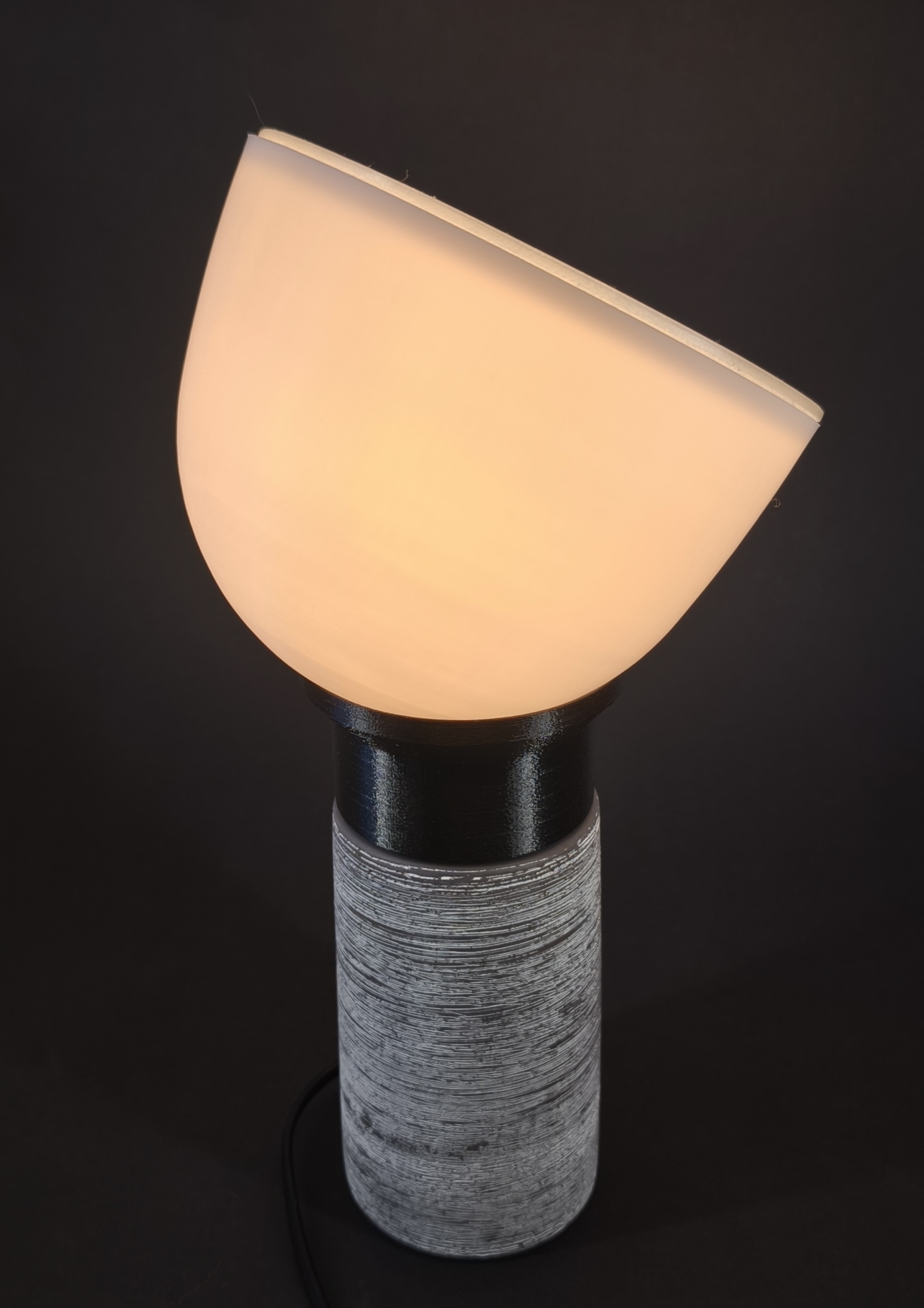 SPOTLIGHT - Design Tischlampe