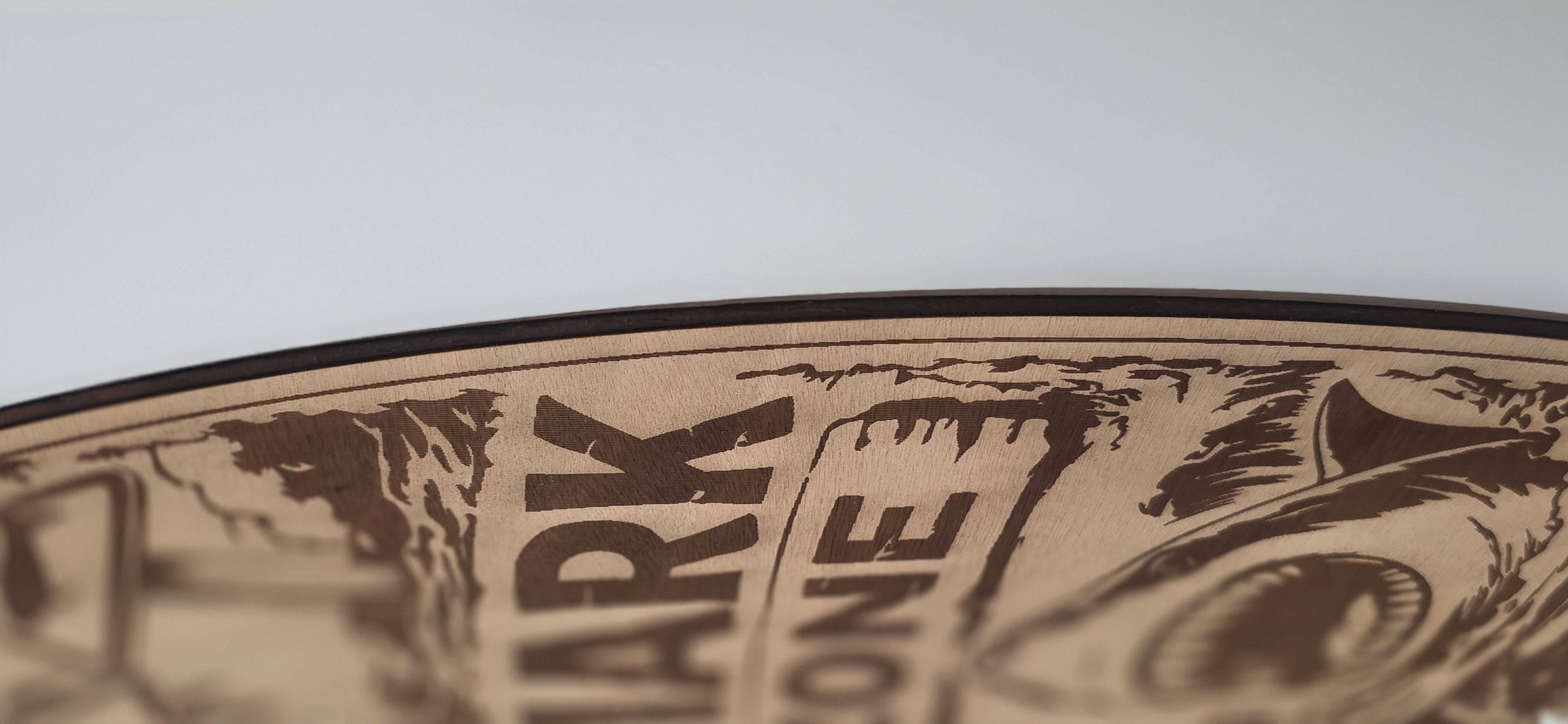 Tabla de surf decorativa "Shark Zone" de madera