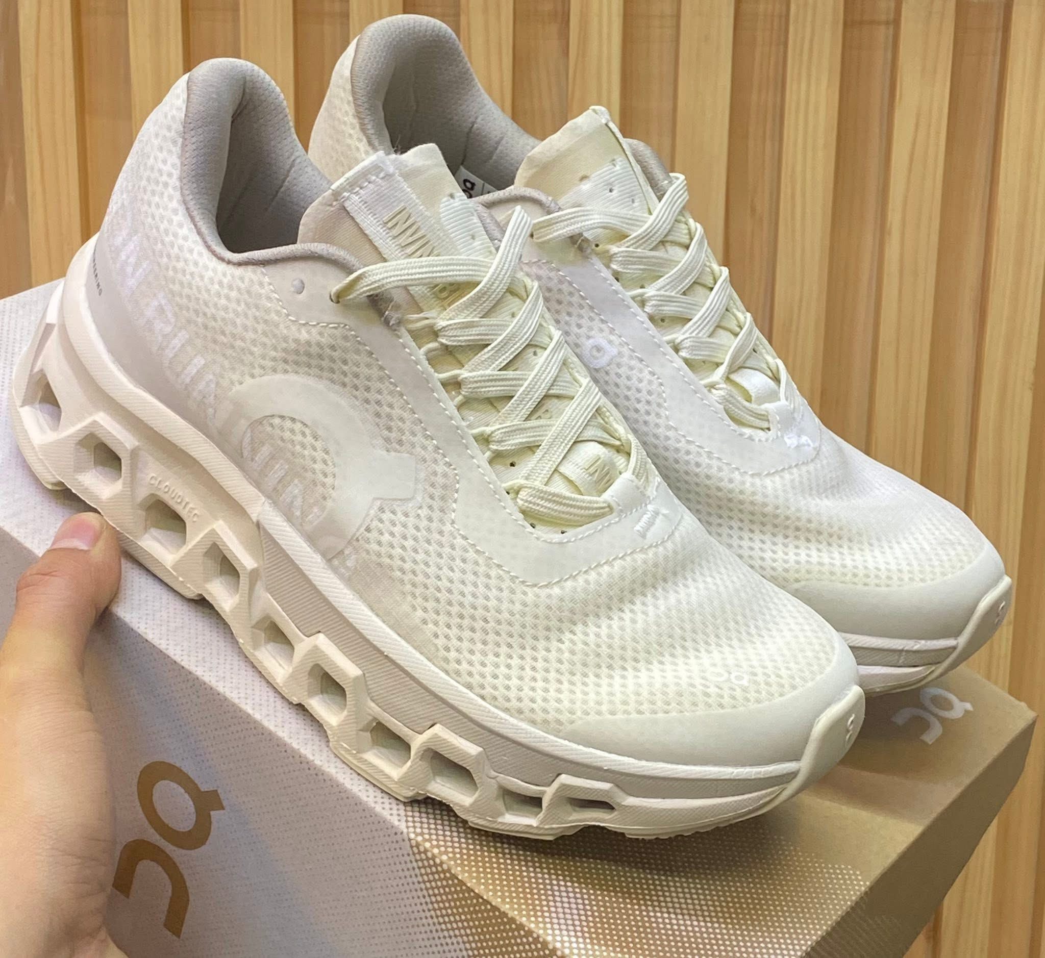 On Cloudmonster 2 Invicible Sneakers