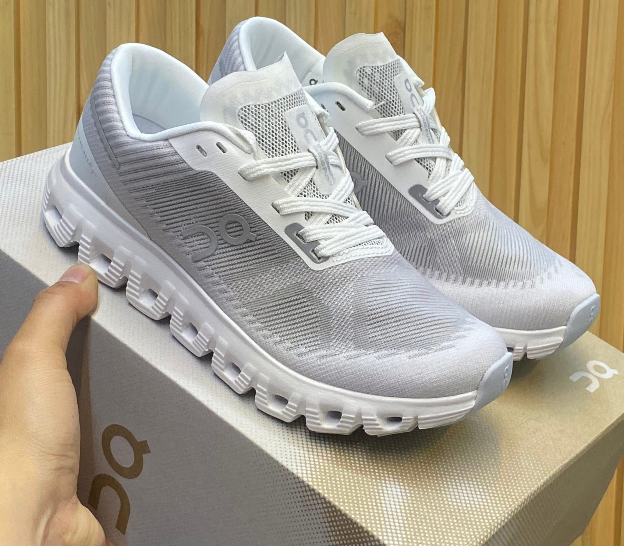 On Cloud 6 light gray Sneakers