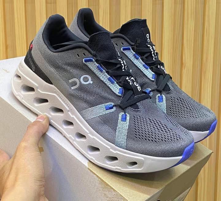 On Cloud eclipse gray Sneakers