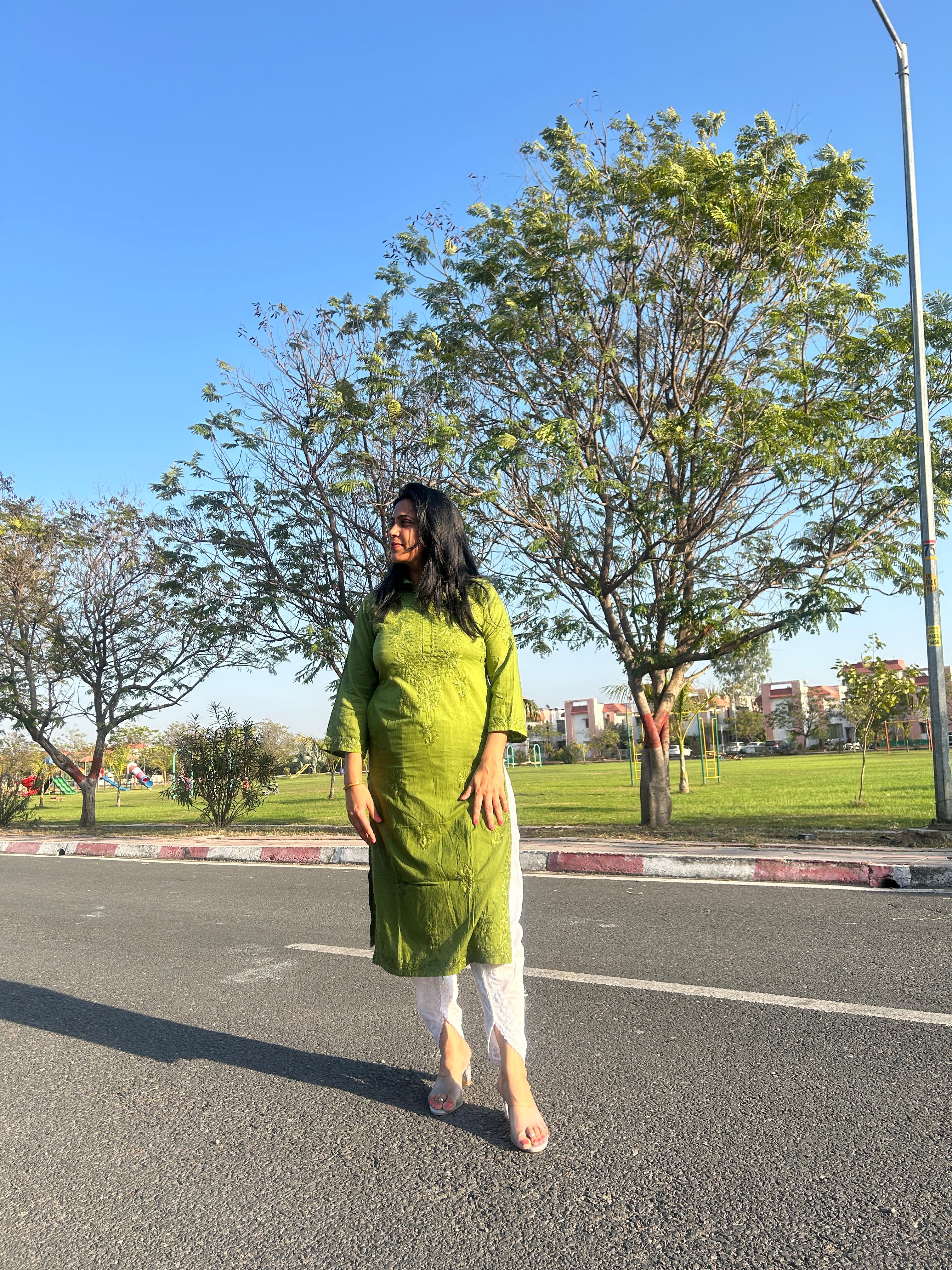 Dobby style dual shade kurti with collar & Pocket