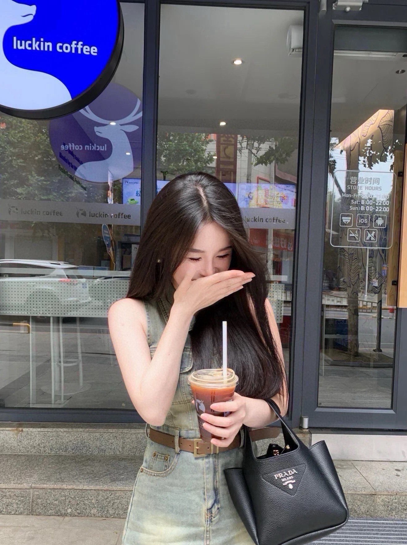 Prada Black leather tote bag [504048]