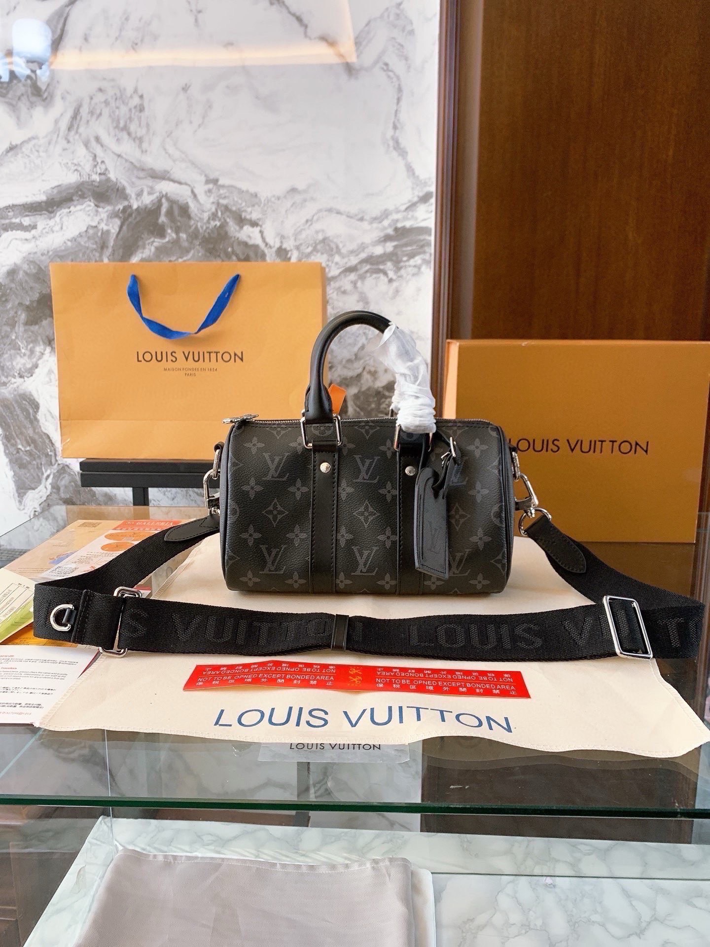 LV Keepall Black [504018]